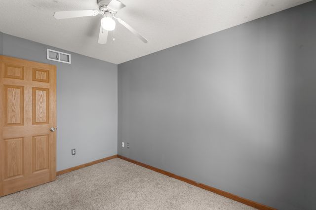 1220 E 38th Street, Des Moines, IA 50317