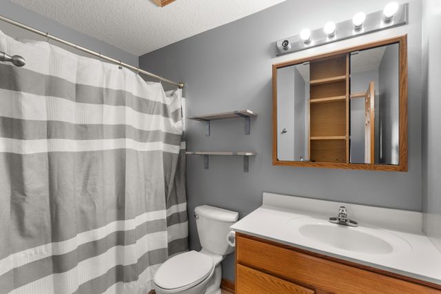 1220 E 38th Street, Des Moines, IA 50317