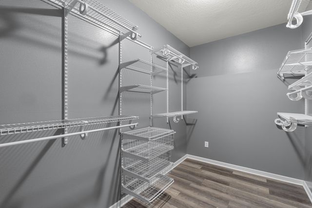 1220 E 38th Street, Des Moines, IA 50317