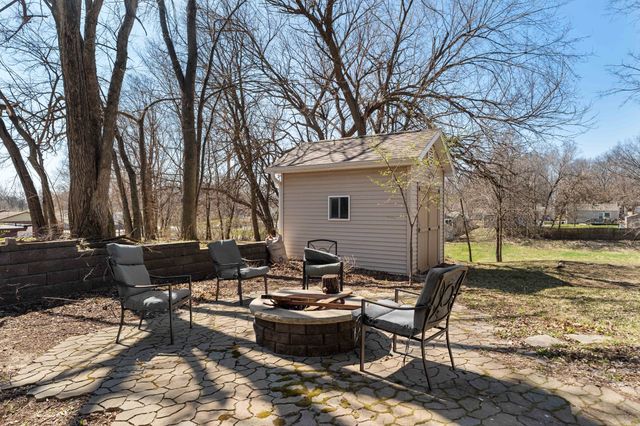 1220 E 38th Street, Des Moines, IA 50317