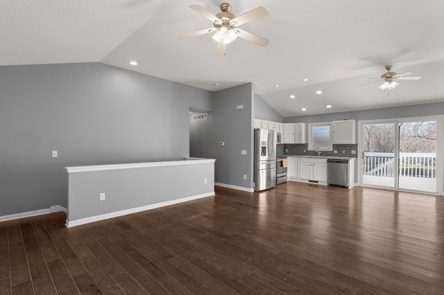 1220 E 38th Street, Des Moines, IA 50317