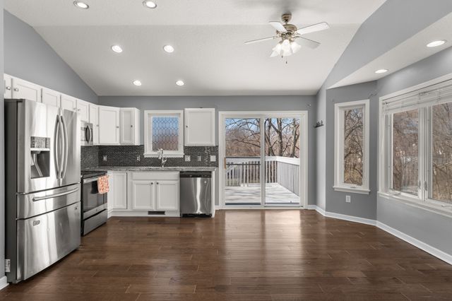 1220 E 38th Street, Des Moines, IA 50317