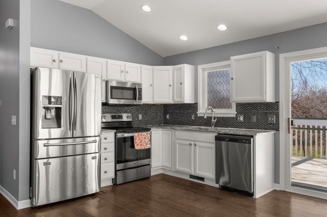 1220 E 38th Street, Des Moines, IA 50317