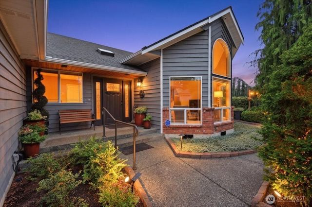 1123 SW Kalama Lp, Oak Harbor, WA 98277