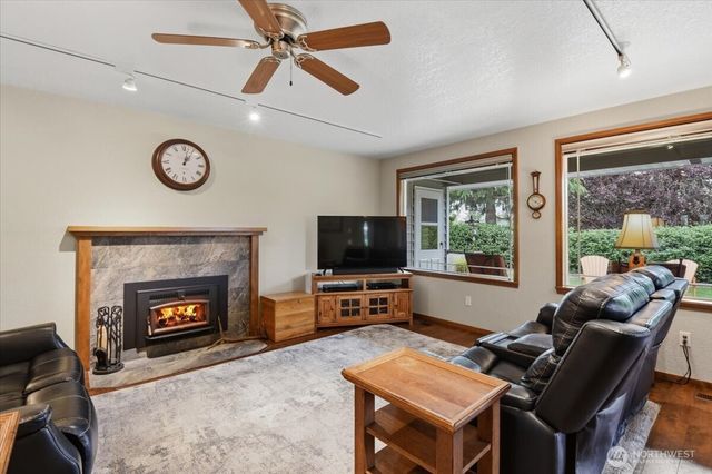 1123 SW Kalama Lp, Oak Harbor, WA 98277