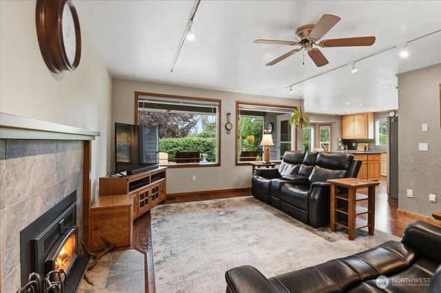 1123 SW Kalama Lp, Oak Harbor, WA 98277