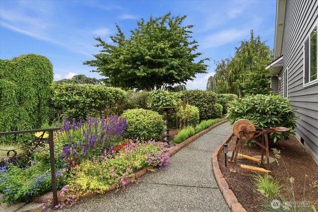 1123 SW Kalama Lp, Oak Harbor, WA 98277