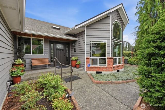 1123 SW Kalama Lp, Oak Harbor, WA 98277
