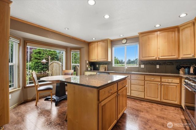 1123 SW Kalama Lp, Oak Harbor, WA 98277