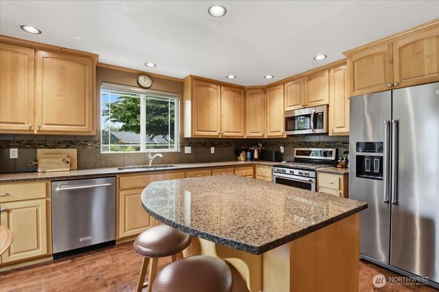 1123 SW Kalama Lp, Oak Harbor, WA 98277