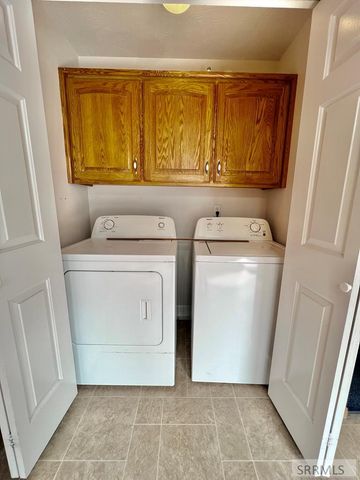 3162 Thayer Bridge Circle, Idaho Falls, ID 83402