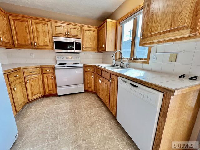 3162 Thayer Bridge Circle, Idaho Falls, ID 83402