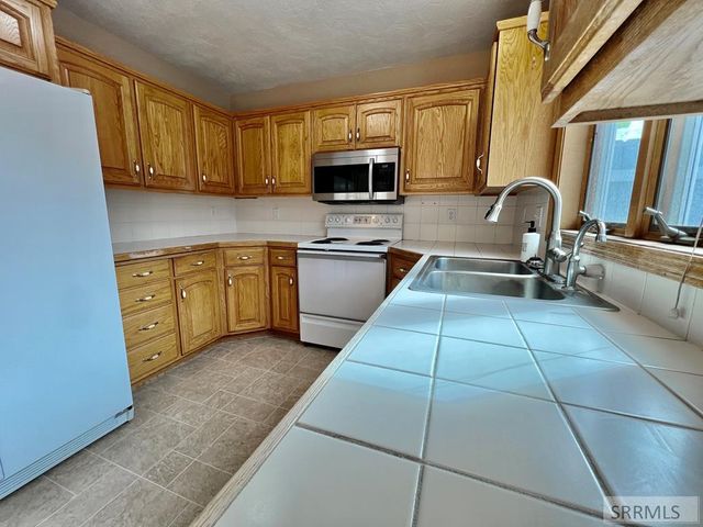 3162 Thayer Bridge Circle, Idaho Falls, ID 83402