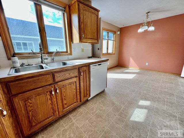 3162 Thayer Bridge Circle, Idaho Falls, ID 83402