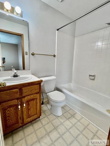 3162 Thayer Bridge Circle, Idaho Falls, ID 83402