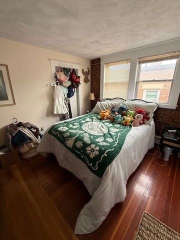 39 South St 5, Boston, MA 02135