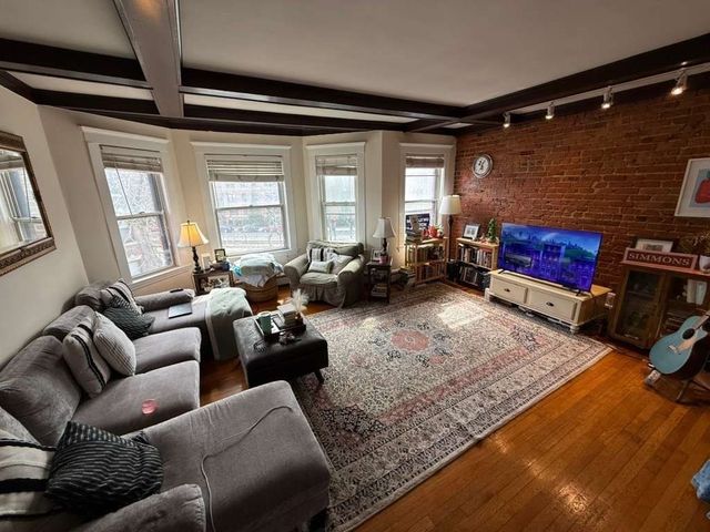 39 South St 5, Boston, MA 02135