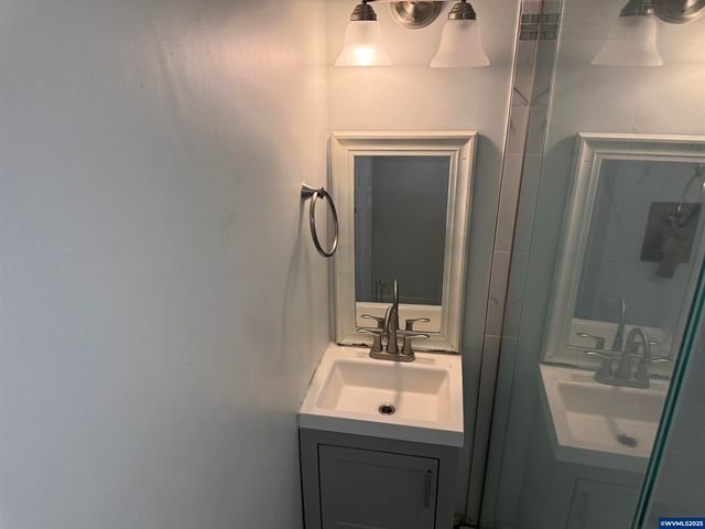 13045 SE Stark St 124, Portland, OR 97233