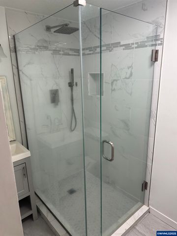 13045 SE Stark St 124, Portland, OR 97233