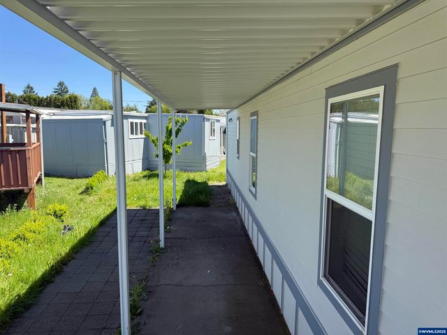 13045 SE Stark St 124, Portland, OR 97233