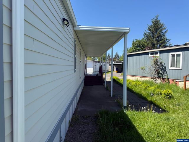 13045 SE Stark St 124, Portland, OR 97233
