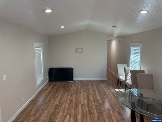 13045 SE Stark St 124, Portland, OR 97233