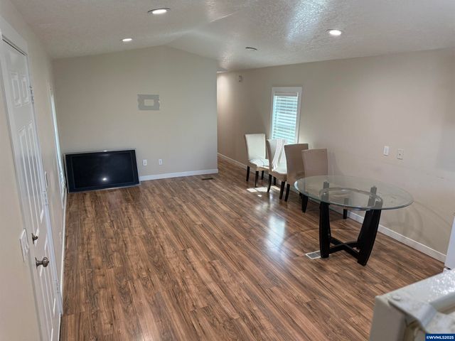13045 SE Stark St 124, Portland, OR 97233