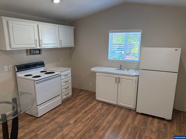 13045 SE Stark St 124, Portland, OR 97233