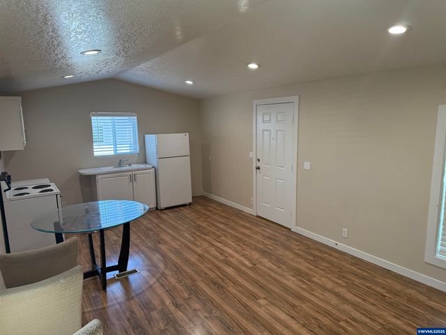 13045 SE Stark St 124, Portland, OR 97233