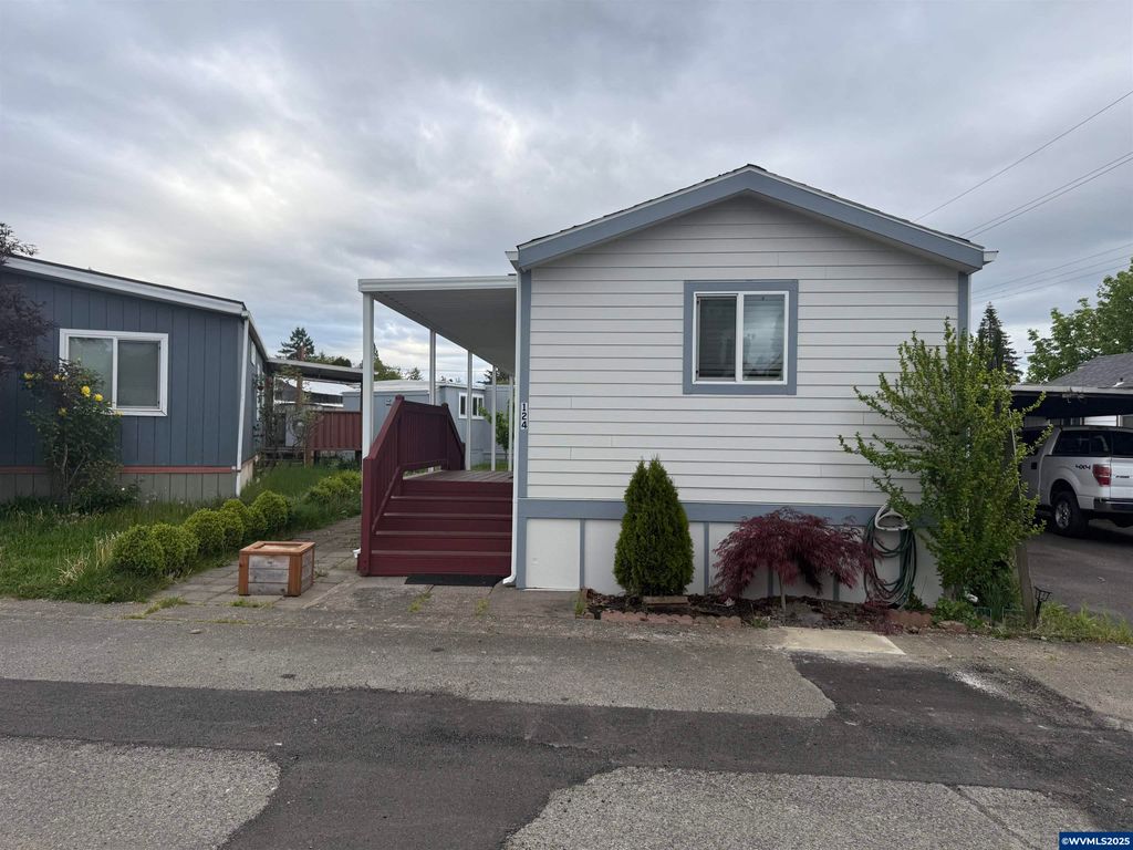 13045 SE Stark St 124, Portland, OR 97233