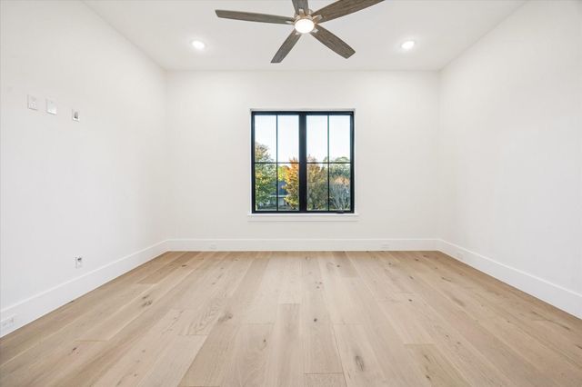431 W 30th Street, Houston, TX 77018