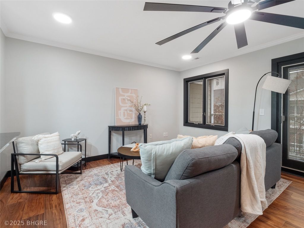 301 SE Delaware Avenue 303, Ankeny, IA 50021