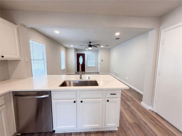 1076 Shadow Creek BLVD, Buda, TX 78610