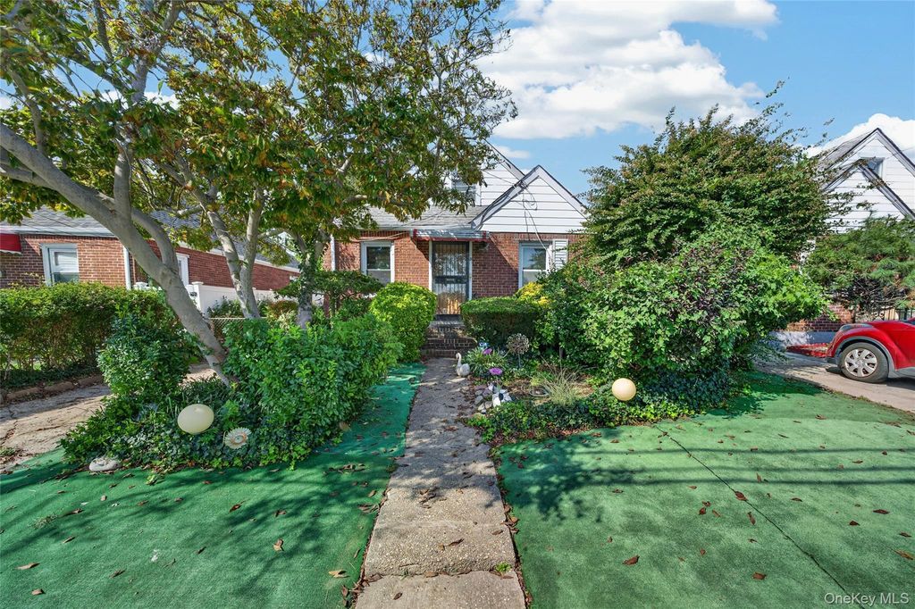 31 Circle Drive W, Elmont, NY 11003 — exterior