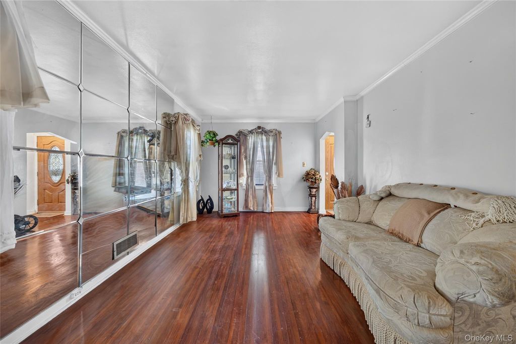31 Circle Drive W, Elmont, NY 11003 — photo 3