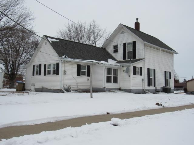 413 E Delaware Street, Manchester, IA 52057