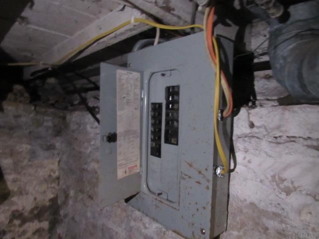 413 E Delaware Street, Manchester, IA 52057