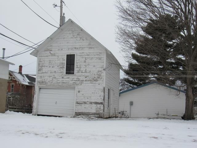413 E Delaware Street, Manchester, IA 52057