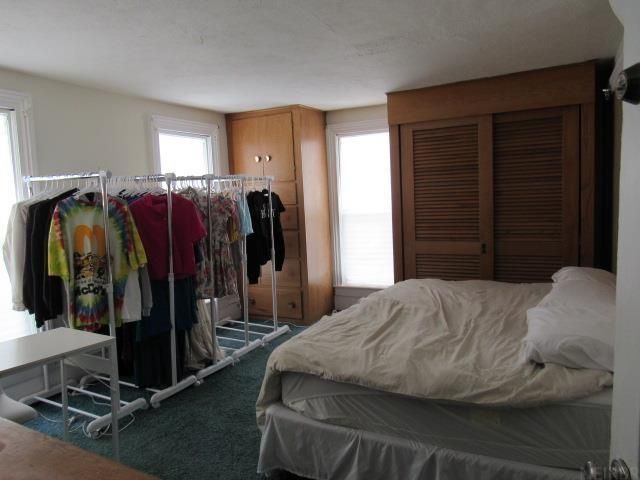 413 E Delaware Street, Manchester, IA 52057