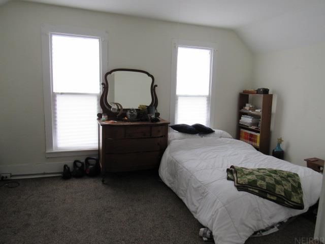 413 E Delaware Street, Manchester, IA 52057