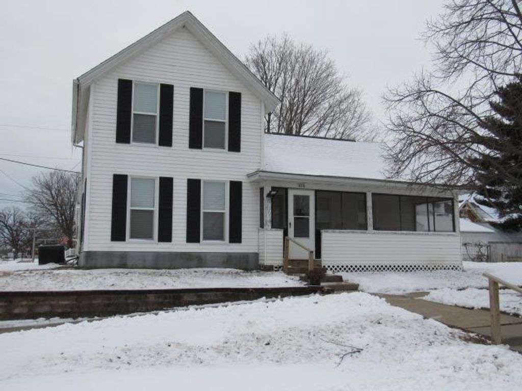 413 E Delaware Street, Manchester, IA 52057