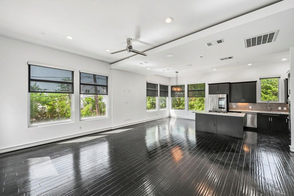 Image 10 of property listing at 5228 Maxie Street A, Houston, TX 77007