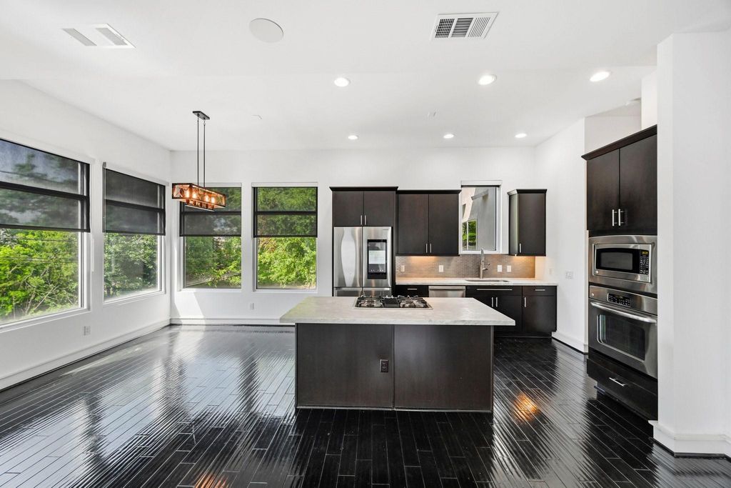Image 11 of property listing at 5228 Maxie Street A, Houston, TX 77007