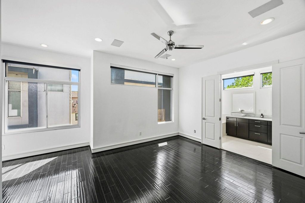 Image 14 of property listing at 5228 Maxie Street A, Houston, TX 77007