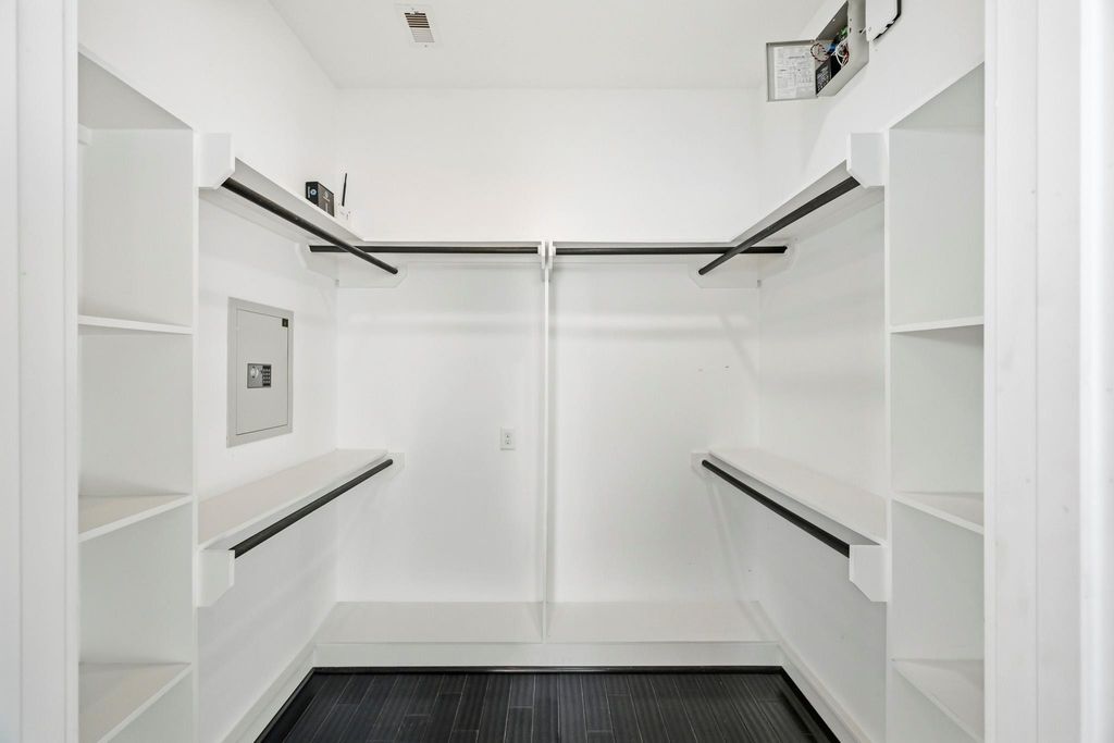 Image 15 of property listing at 5228 Maxie Street A, Houston, TX 77007