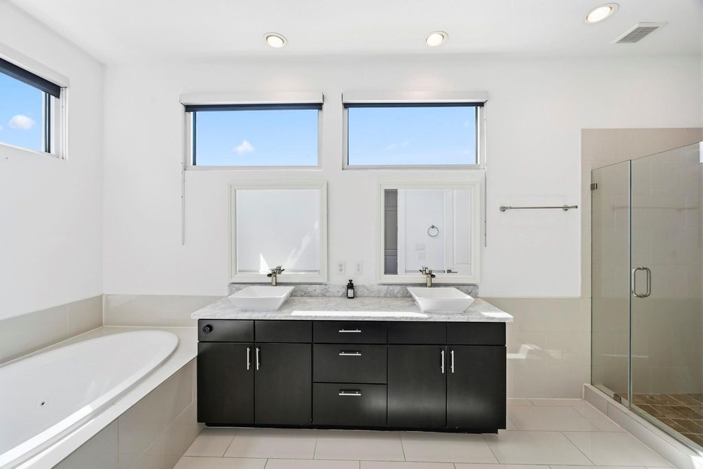 Image 16 of property listing at 5228 Maxie Street A, Houston, TX 77007