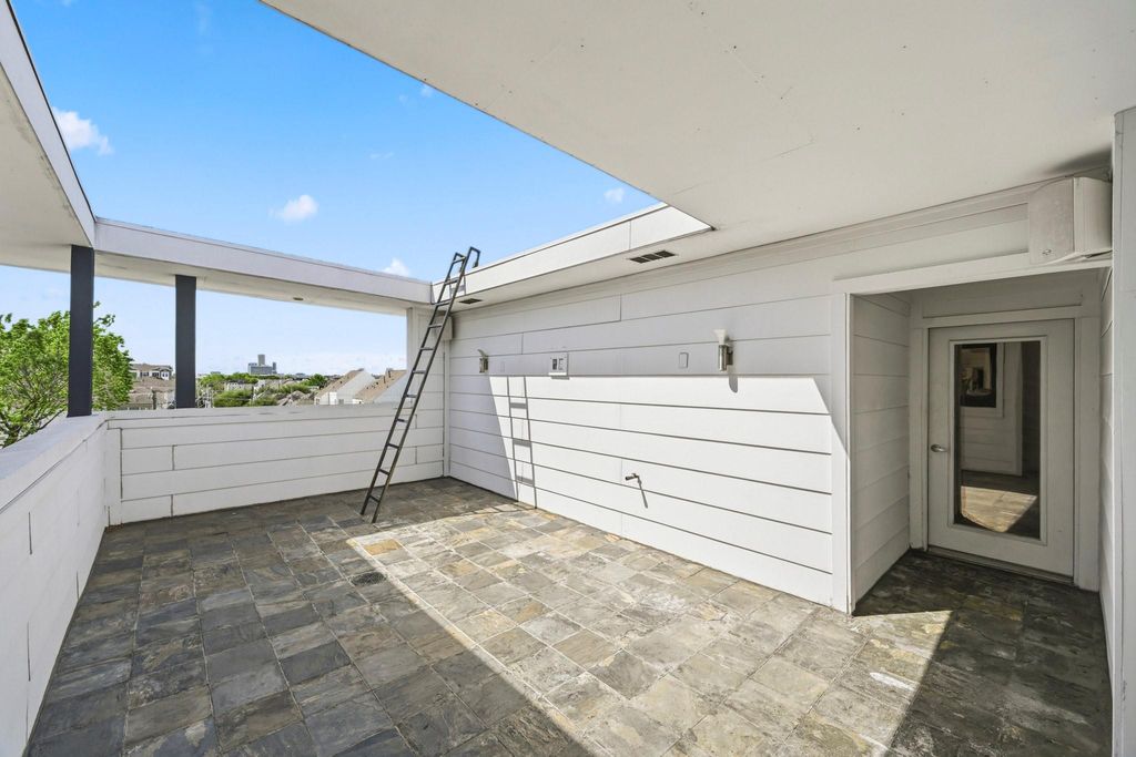 Image 22 of property listing at 5228 Maxie Street A, Houston, TX 77007