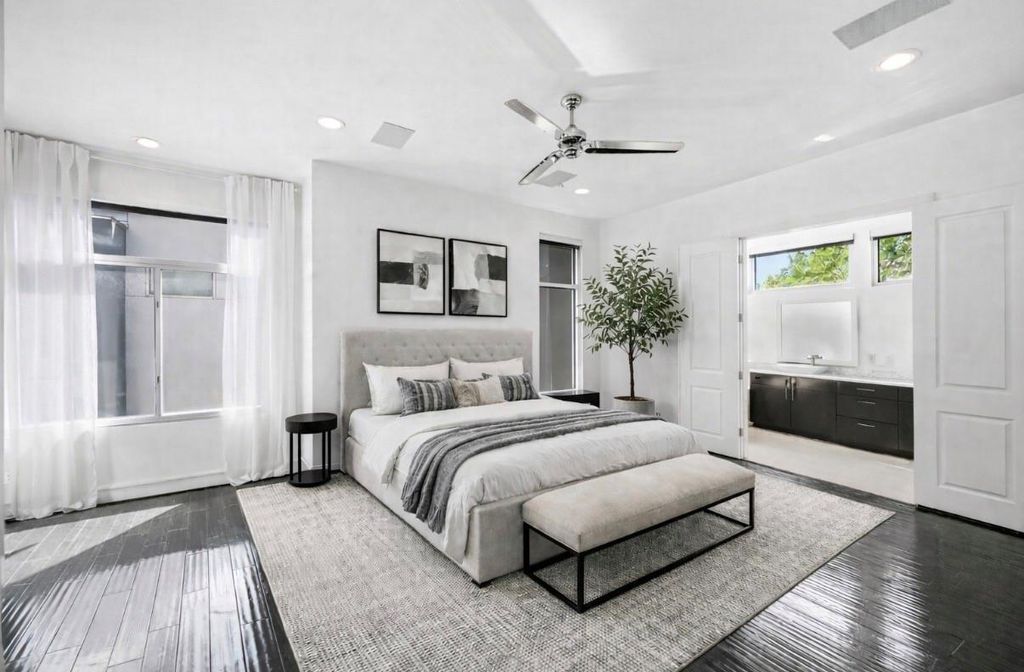 Image 3 of property listing at 5228 Maxie Street A, Houston, TX 77007