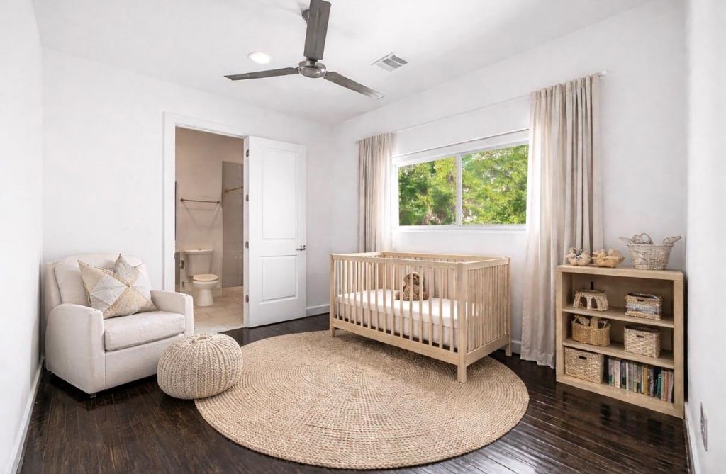 Image 4 of property listing at 5228 Maxie Street A, Houston, TX 77007