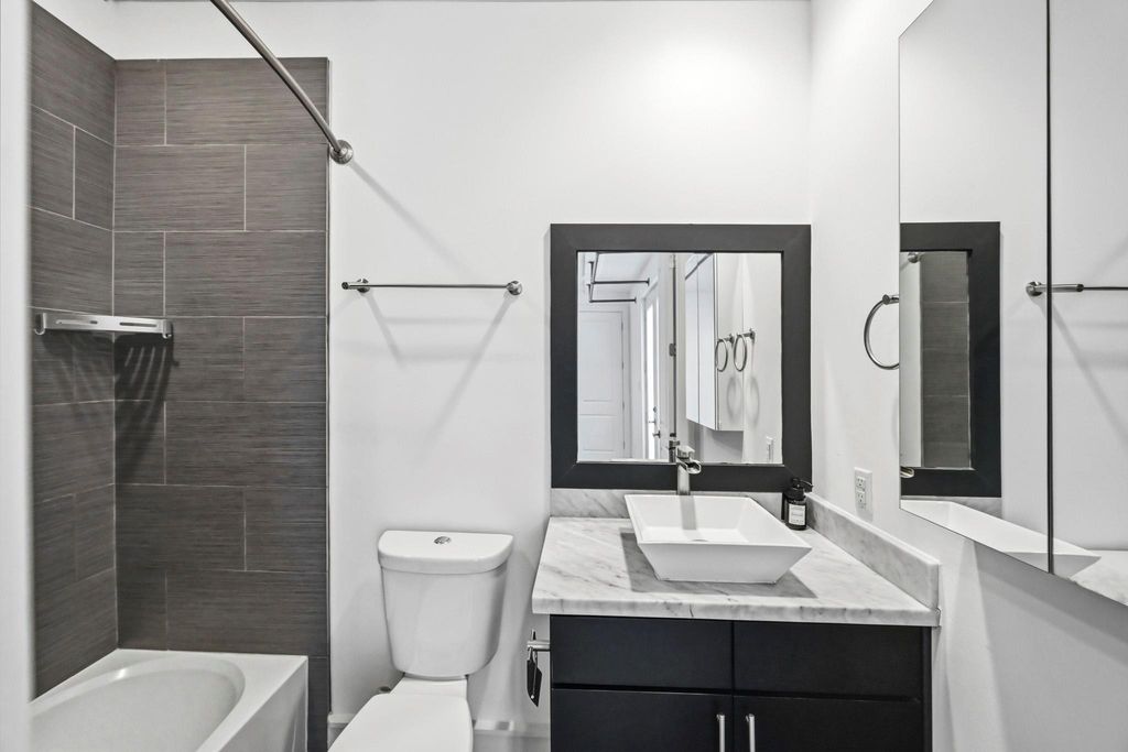 Image 9 of property listing at 5228 Maxie Street A, Houston, TX 77007